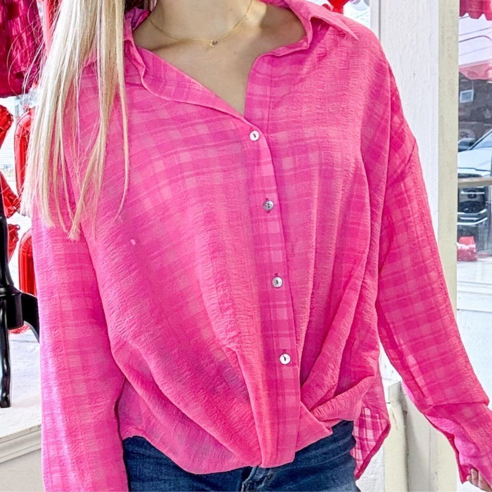 New In Textured Pink Twist Shirt Women’s Large